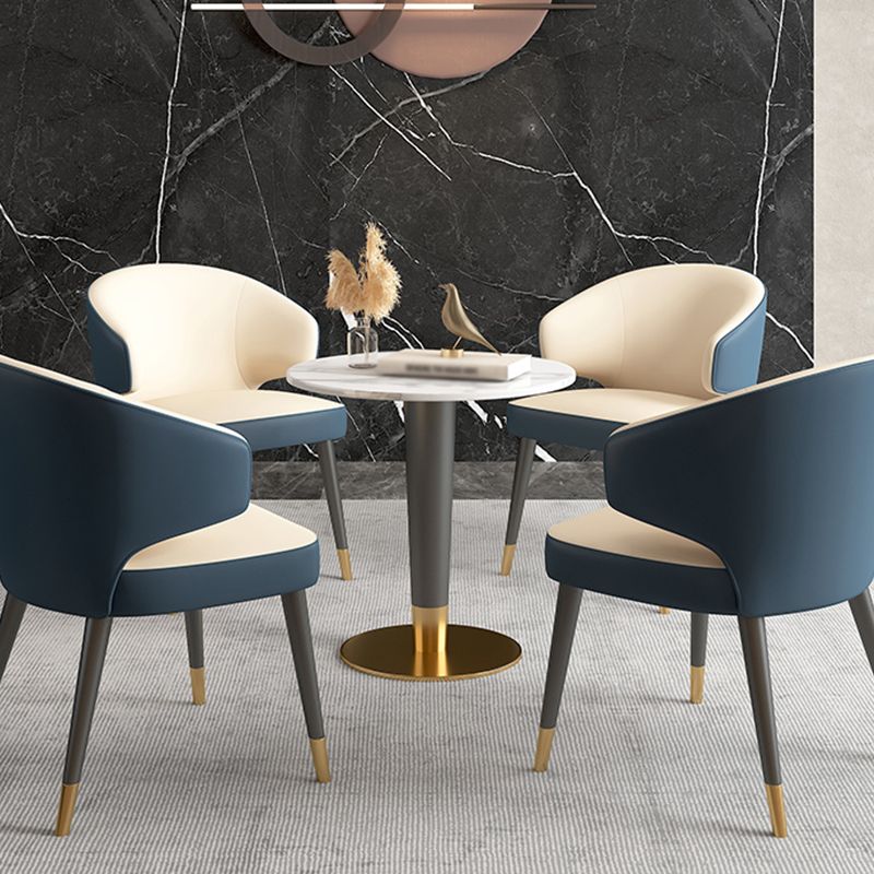 Minimalistische keuken standaard eettafel ronde vorm gesinterde stenen eettafel in wit