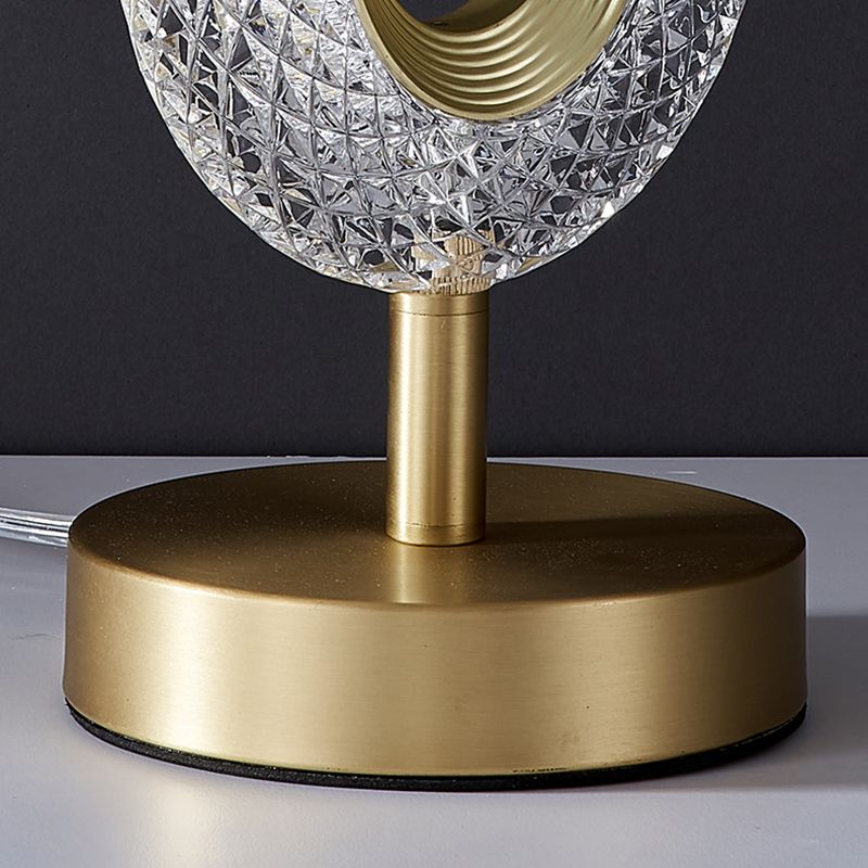 Lampada da tavolo ovale in cristallo postmoderno a 1 luce in rame per camera da letto