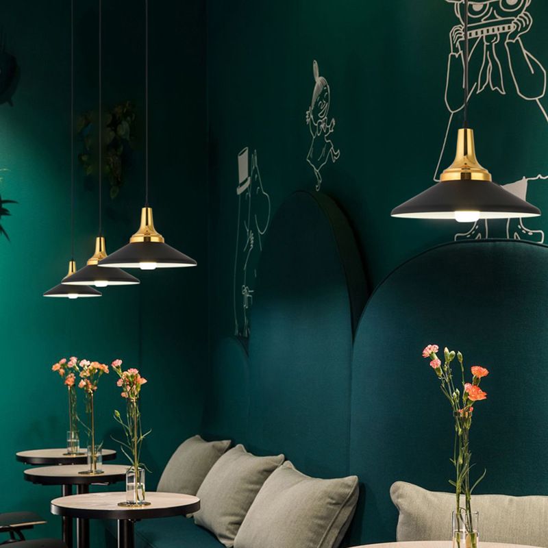 Triangle Dinning Room Down Lighting Pendant Metal Metal Modern Style suspendu Pendant Light