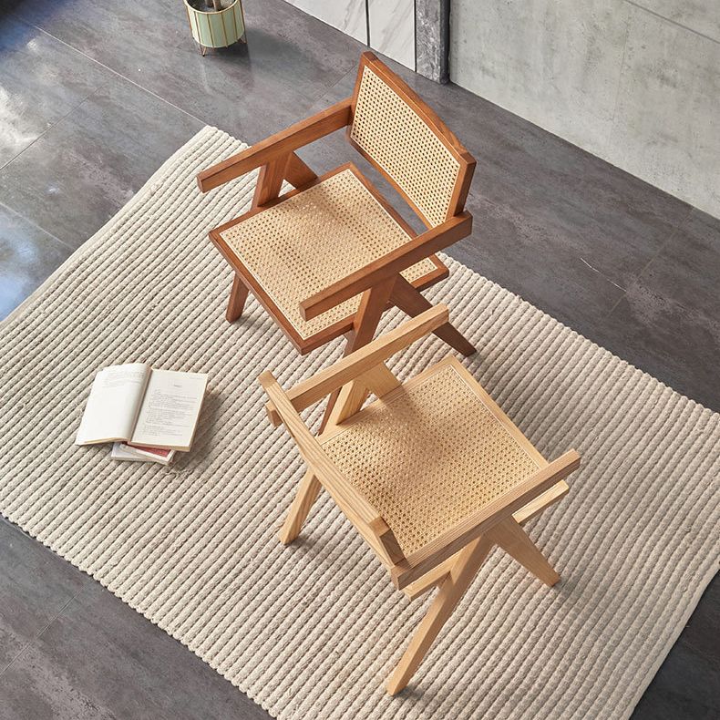 Cuisine en bois de frêne de style moderne dinant la chaise latérale de salle à manger arrière ouverte de chaises