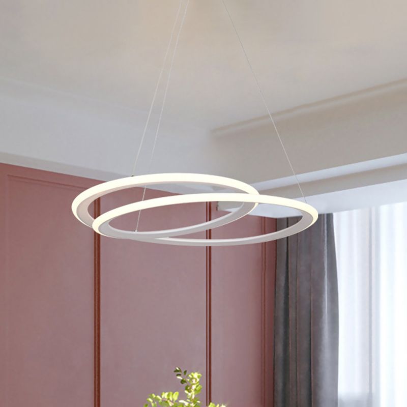 Acrylhalo -Ring -Kronleuchter -Beleuchtung minimaler LED -LED -Hängebradlampe in warmem/weißem Licht über Esstisch