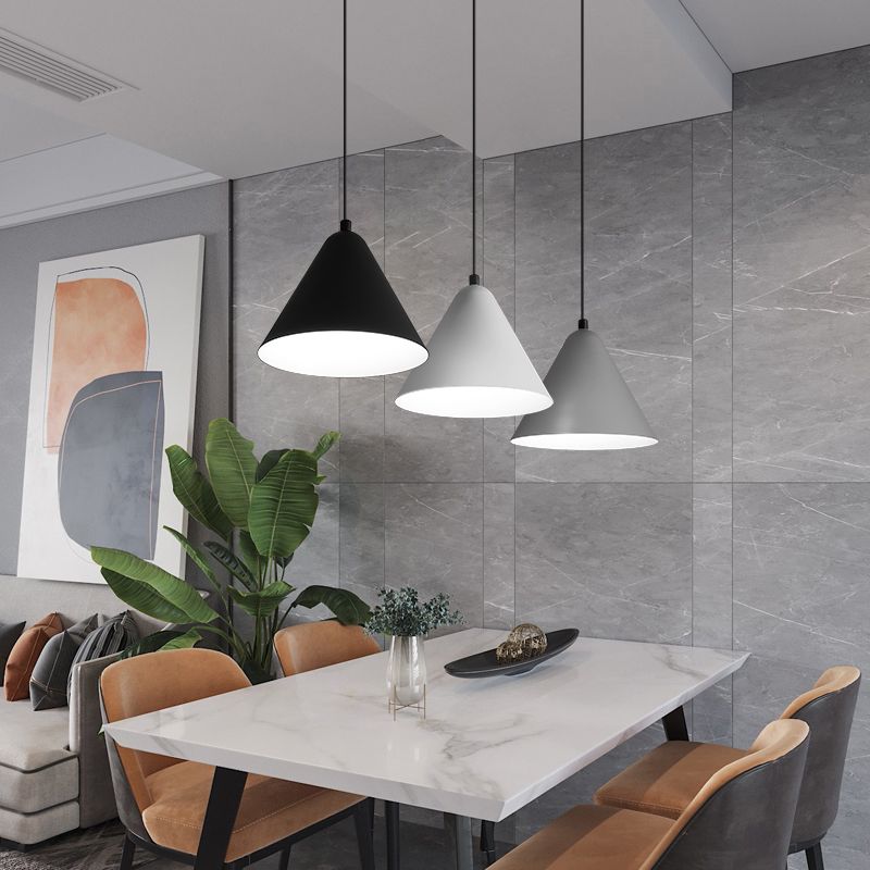 3 lumières Nordic Pendante Lighting Conical Drop Laut avec de l'ombre en métal pour salle à manger