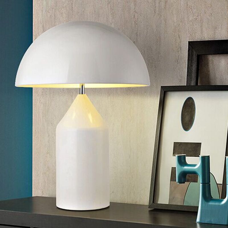 Metal Round Form Table Lampe moderne 1-Licht-Tischlampenleuchten