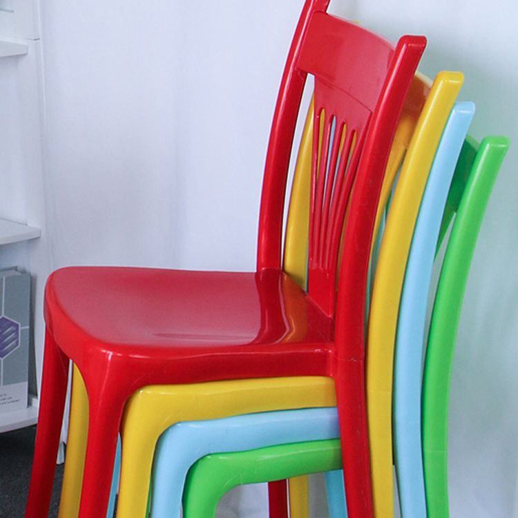 El plástico del estilo contemporáneo que cena la silla sin brazos del brazo del apilamiento de la parte posterior del listón de las sillas