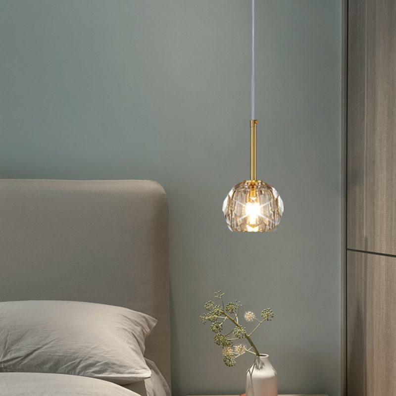 1 Lichthängeleuchte moderne Globus-Federlampe mit klarem Kristallschatten