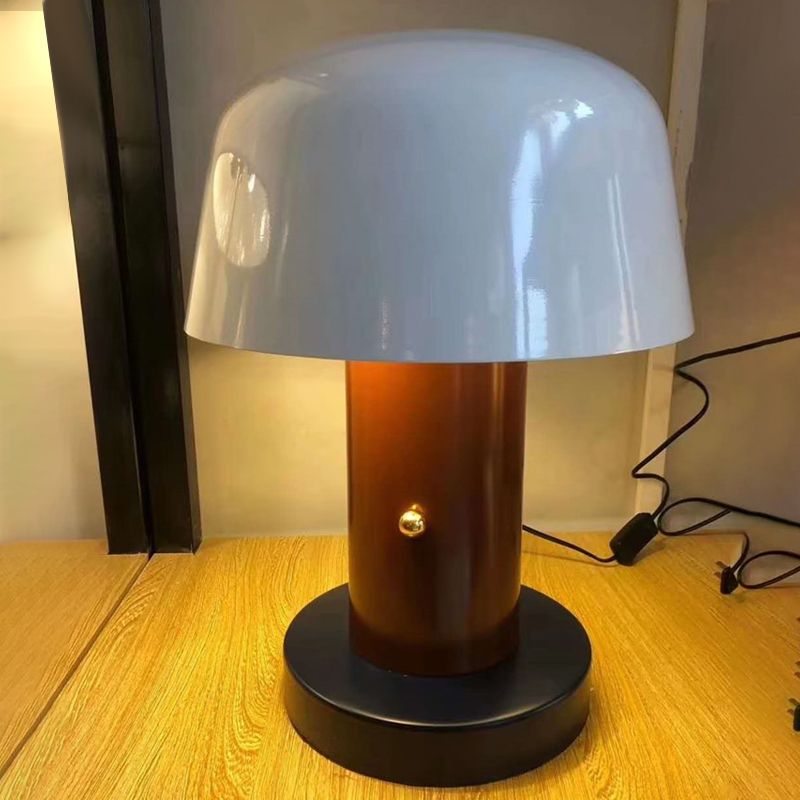 Lampada da scrivania moderna in stile nordico lampade da tavolo colorate per la camera da letto per bambini