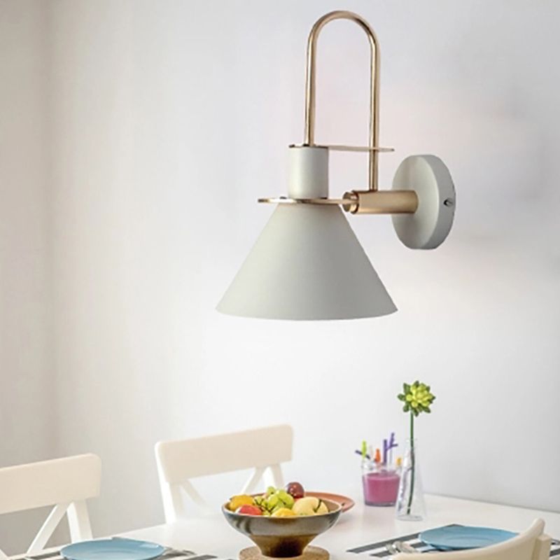 1 Light Metal Wall Mounted Light Fixture Modern Curved Arm Wall Sconce Lighting for Dining Room