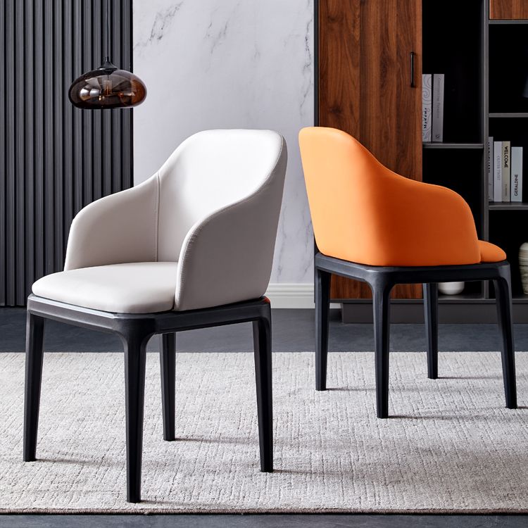 Kunstleder zeitgenössischer Esszimmerstuhl Metallic Finish Solid Back Speisestuhl