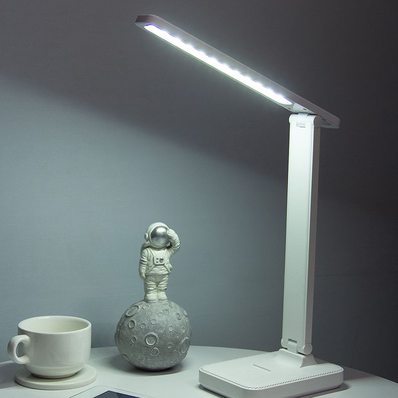 Lampada da tavolo a LED dimmerabile moderna in stile minimalista Lampada da tavolo in plastica a 1 luce per studio