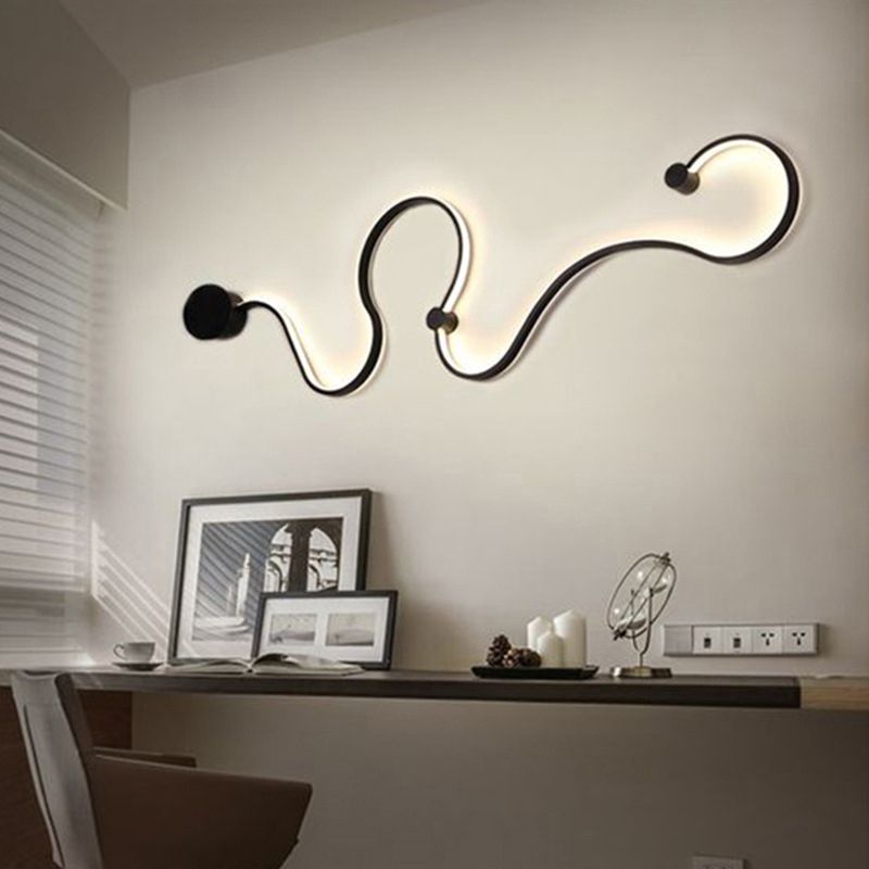 Metallic Snake-Like LED Wall Lamp Nordic Style Black Wall Sconce Lighting for Living Room