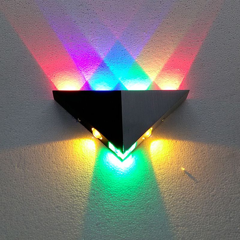 Minimalisme Piramide Wall Lamp Kit Metaal Party RGB LED Wall gemonteerd licht in zwart en zilver
