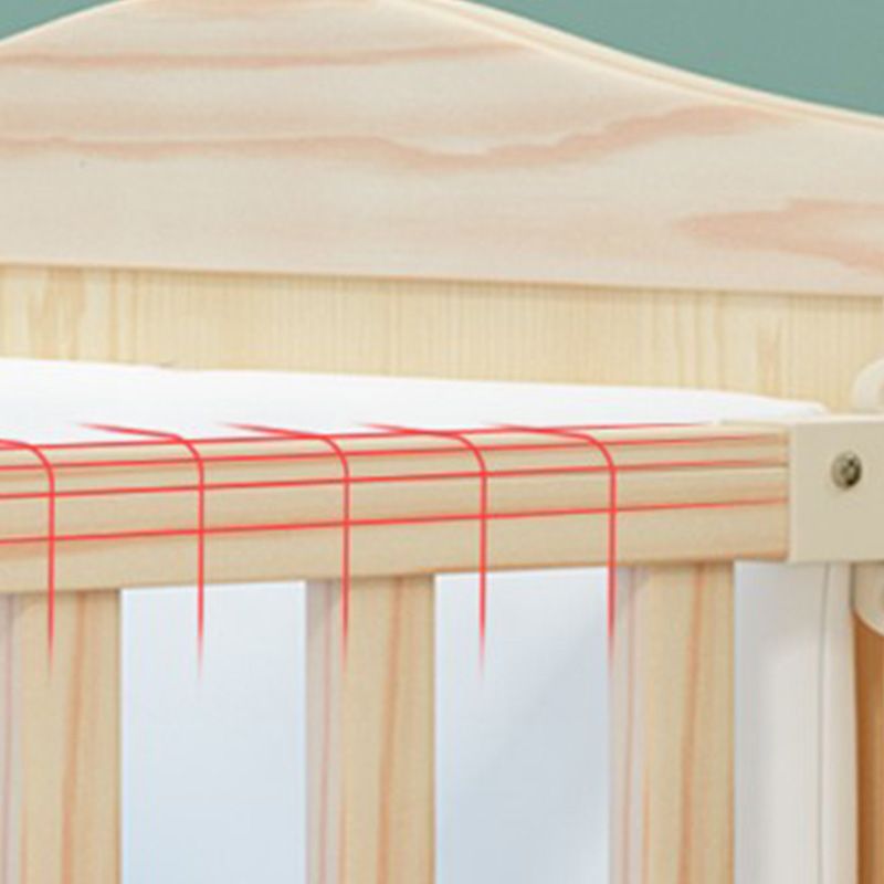 Wooden Contemporary Nursery Bed Animal Pattern Crib with Casters