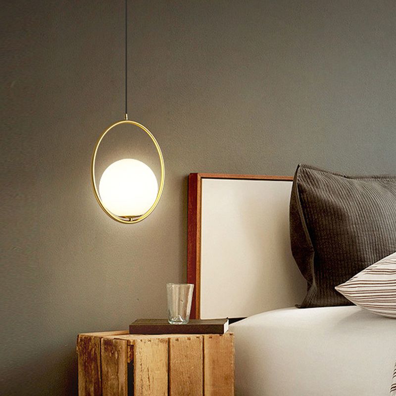 Goldene Kugel Drop Lampe zeitgenössische 1 Glühbirnen -Creme -Glas -Deckenleuchte für Schlafzimmer