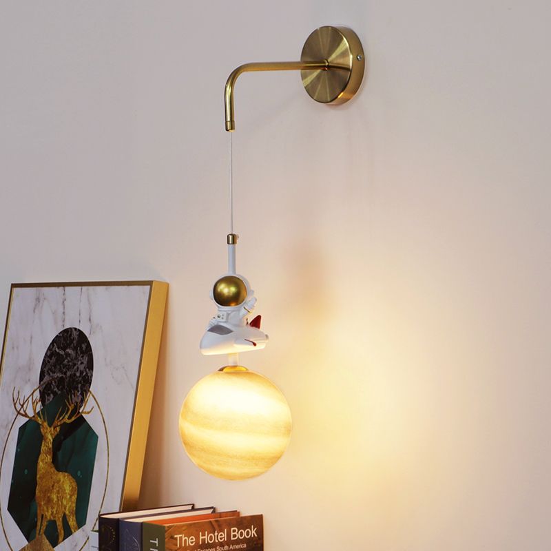 1-Light Bedroom Resin Wall Lighting Contemporary Globe Sconce Light in Gold