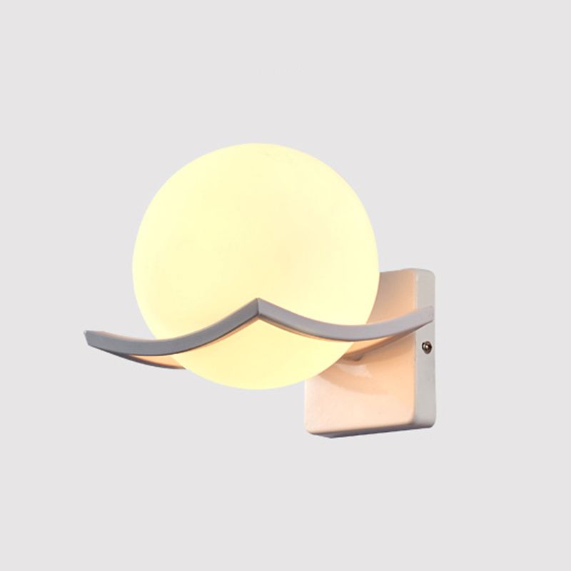 Estilo nórdico de madera de montaje de pared de madera leche blanca tono de globo sencillez luz para el dormitorio para el dormitorio