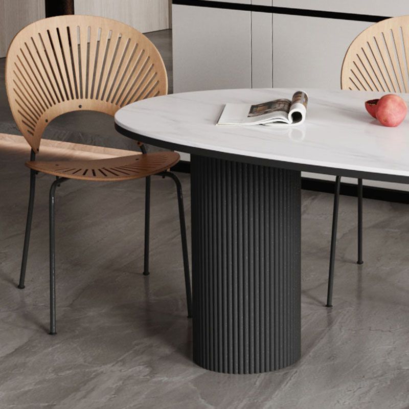Table de salle à manger ovale moderne avec dessus en pierre et double piédestal en métal