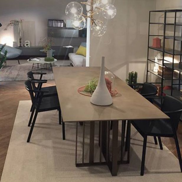 Industriële stijl gesinterde stenen tafel metaalachtige dubbele voetstuk Basis rechthoektafel