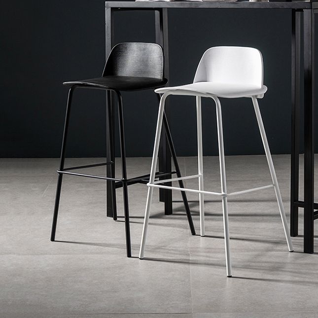 Taburete de bar contemporáneo, silla de mostrador con respaldo bajo de plástico sin brazos con base de hierro