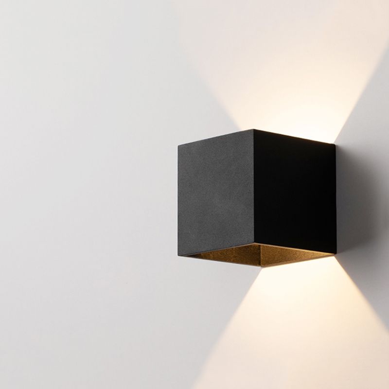 Stile moderno minimalista quadrato su e giù per le luci da parete in metallo a parete a LED