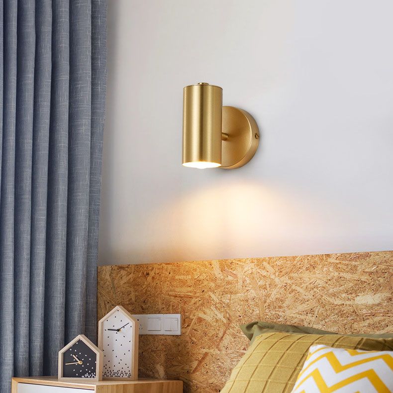 Lampada montata a parete in metallo regolabile contemporaneo per camera da letto