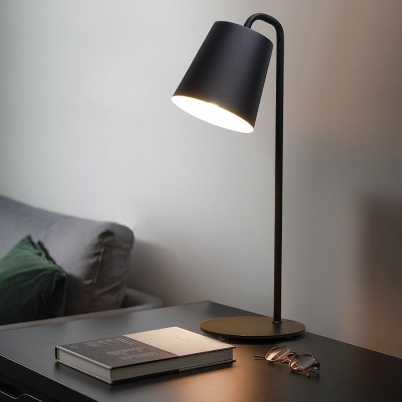 Modern kleurrijke bureaulamp huishouden metalen schaduw bureauverlichting voor zitkamer