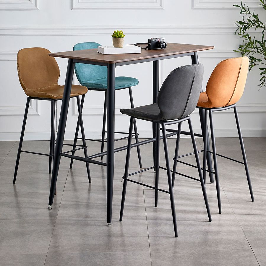 Taburete de bar de cuero moderno para interiores, taburete bajo con respaldo sin brazos y patas de acero
