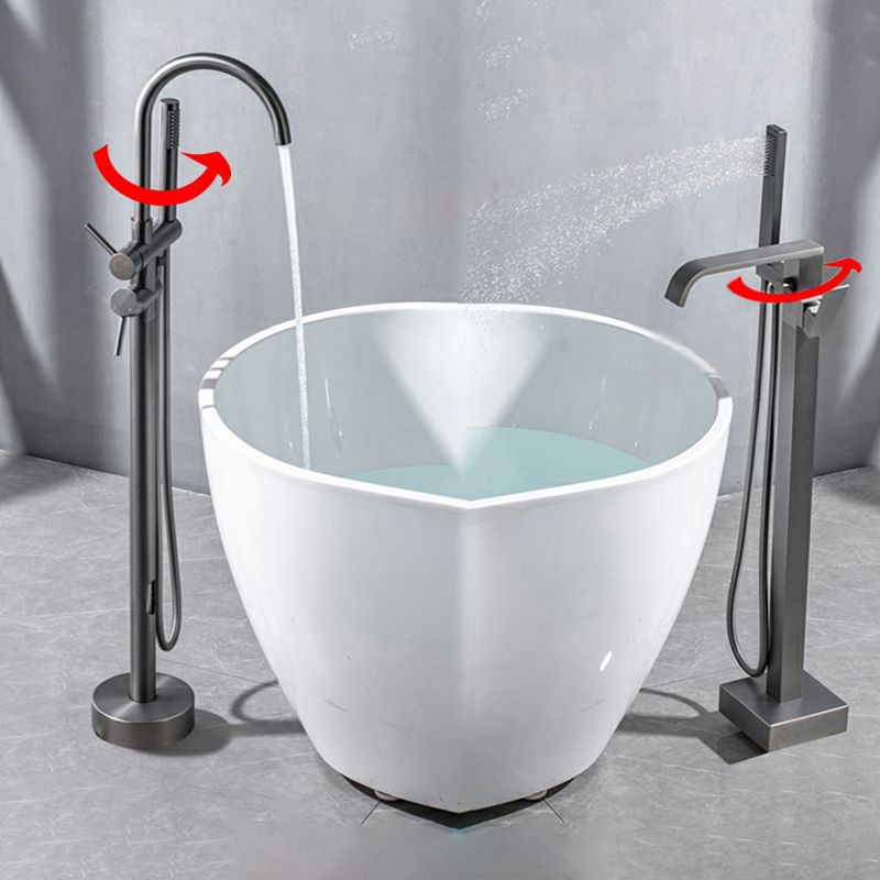 Floor Mounted Metal Freestanding Tub Filler Swivel Freestanding Faucet with Spray Gun