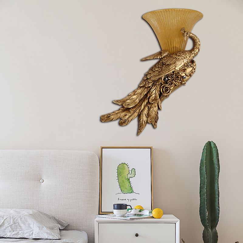 1 Kopfleuchte Leuchte Vintage Style Bell gelbe Glaswandlampe mit goldenem Pfaudesign, links/rechts