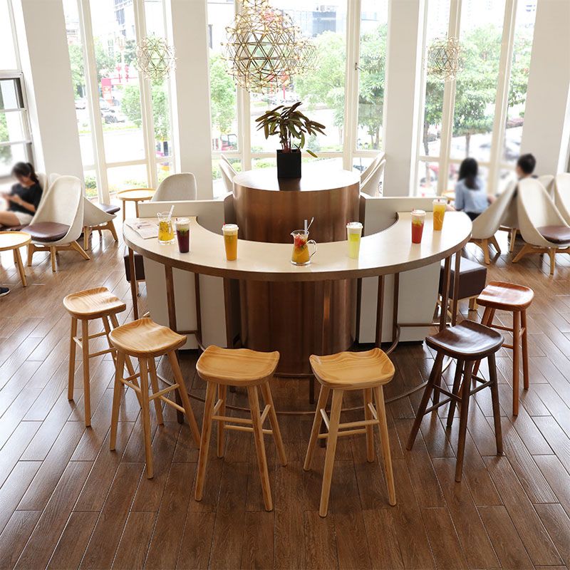 Barhocker im Industriestil, Holzbeine, Sattelsitz, Barhocker für Restaurantbar