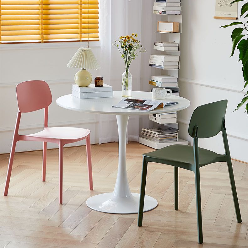 Silla lateral trasera abierta apilable moderna, acabado mate de plástico, silla de comedor