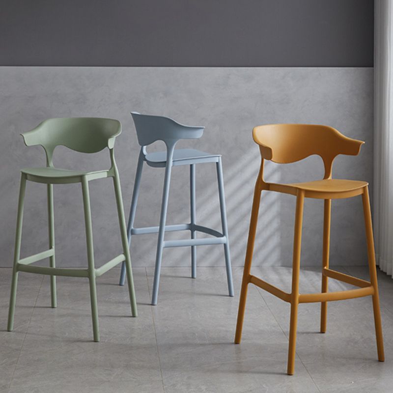 Contemporary Plastic Low Back Counter Stool Plastic Furniture in Matte Finish for Indoor