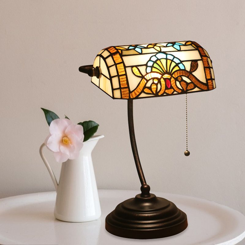 Tiffany Rhombus gemustertes Schreibtisch Beleuchtung 1 Kopf geschnittener Glaszielkettenkettentischlampe in Braun/Blau/Grün und Weiß
