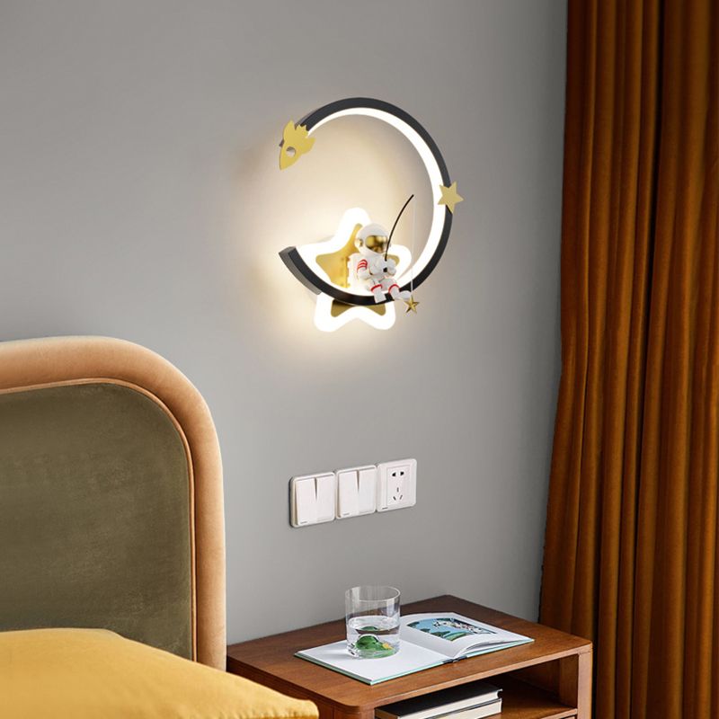 Modern Style LED Wall Light Fixture Creative Astronaut Wall Light Sconce for Bedroom