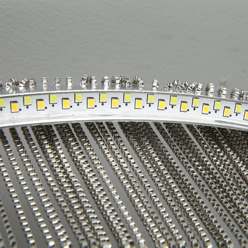 Zilveren lineaire kroonluchter in Noordse karakteristieke stijl LED -hanglampje voor binnenruimtes