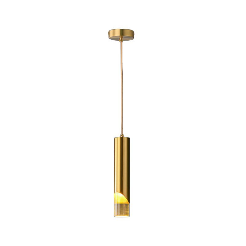 Luz colgante LED cilíndrica dorada en una moderna lámpara colgante de cobre de estilo de lujo con sombra acrílica