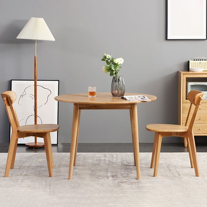 Modern Style Solid Wood Dining Table Round Table with 4 Legs for Coffee Shop
