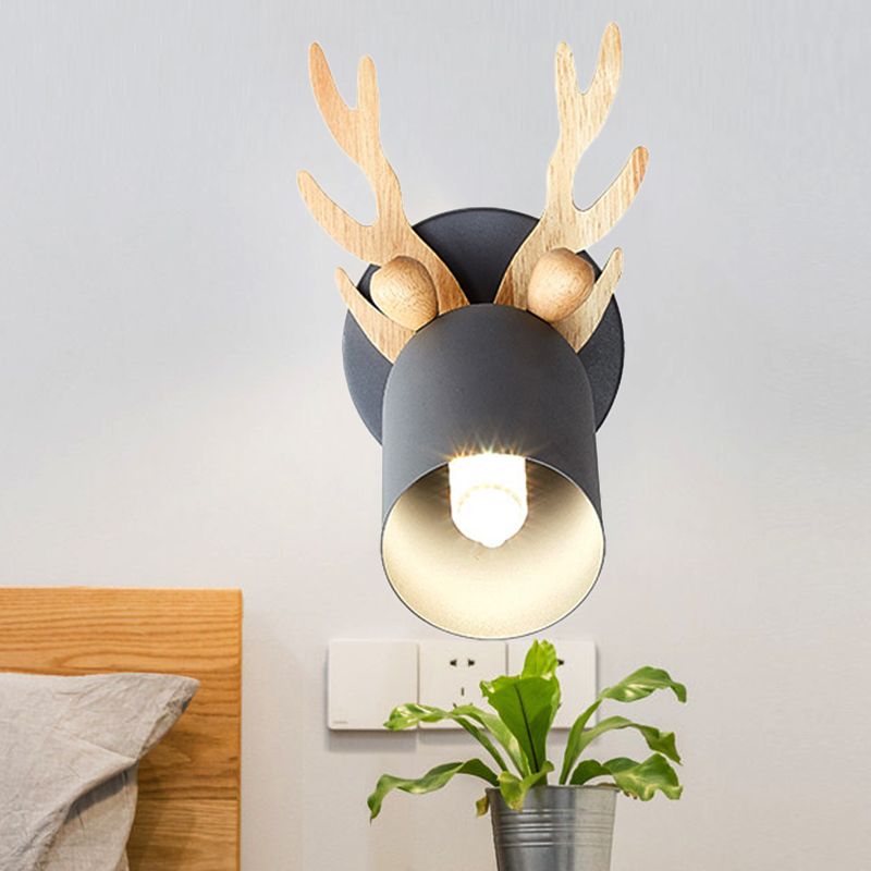 Noordse stijlvolle wandlicht taps toelopende schaduw 1 licht metalen wand sconce met gewei voor woonkamer
