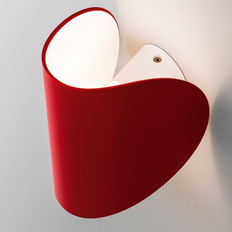 Unique Shade Metal Wall Sconce Modern Style Single Light Wall Mount Light