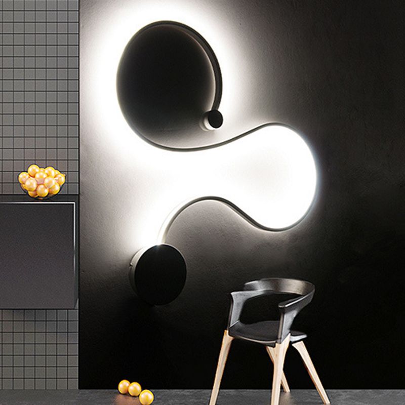 Modern Simplicity LED Wall Light Lacquered Aluminium Linear Wall Sconce with Acrylic Shade