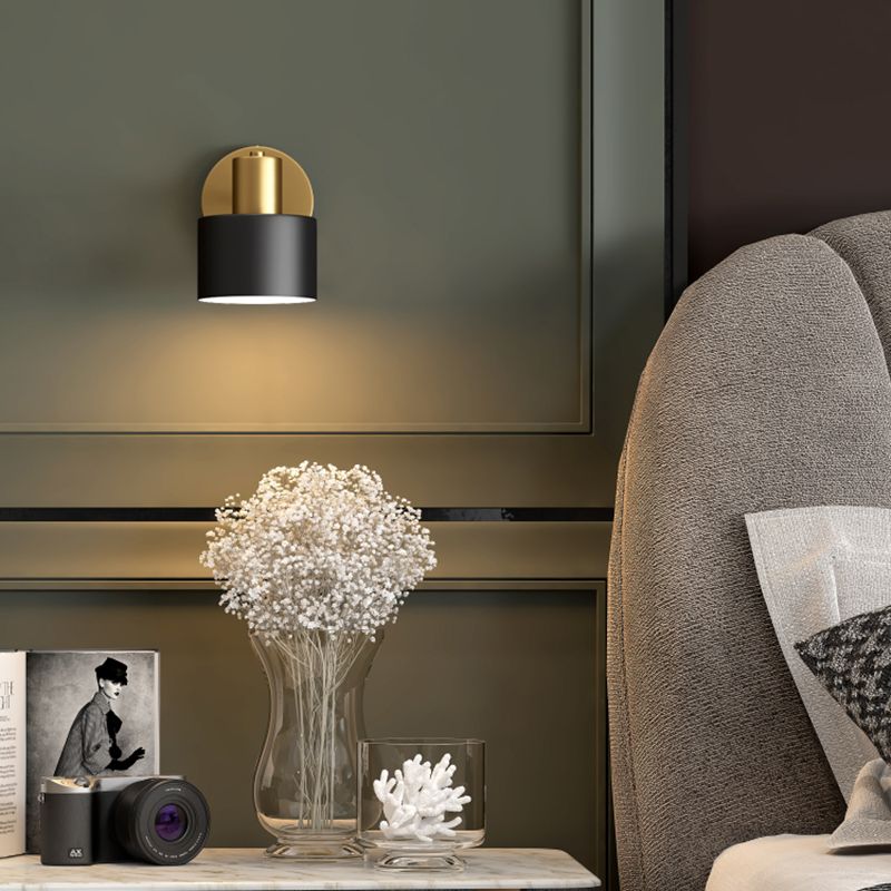 Postmoderne 1 Kopfmetallwandleuchter schwarz-goldener Wandmontageleuchte für Wohnzimmer