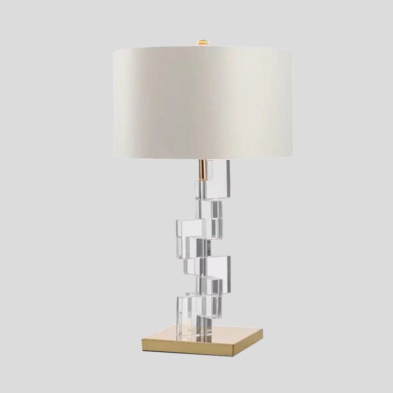 Lámpara de mesa de noche de tela contemporánea con pantalla de lados rectos y 1 cabezal en color blanco