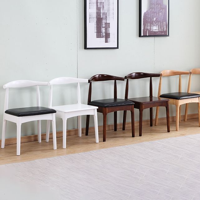 Inicio Silla lateral escandinava Silla de comedor tapizada de madera con respaldo abierto