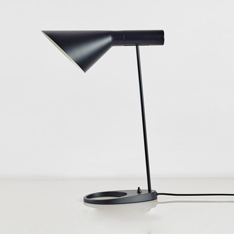 Moderni lampada da tavolo geometrica lampada da scrivania in metallo per soggiorno camera da letto