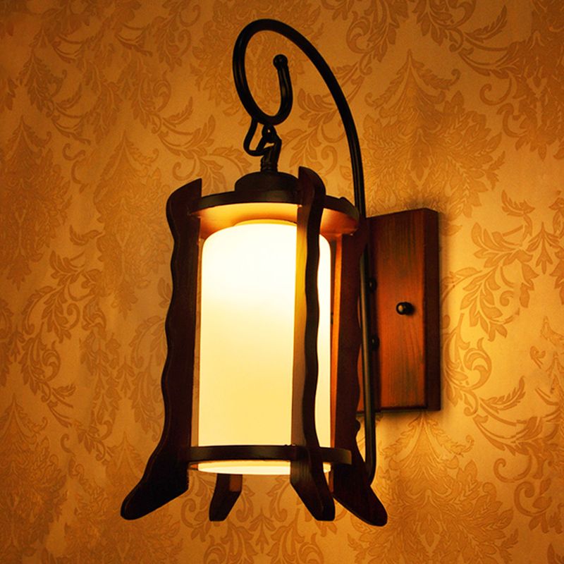 Roodbruine lantaarn wandmontage licht traditionele stijl 1 kop houten sconce verlichting met melkglazen schaduw