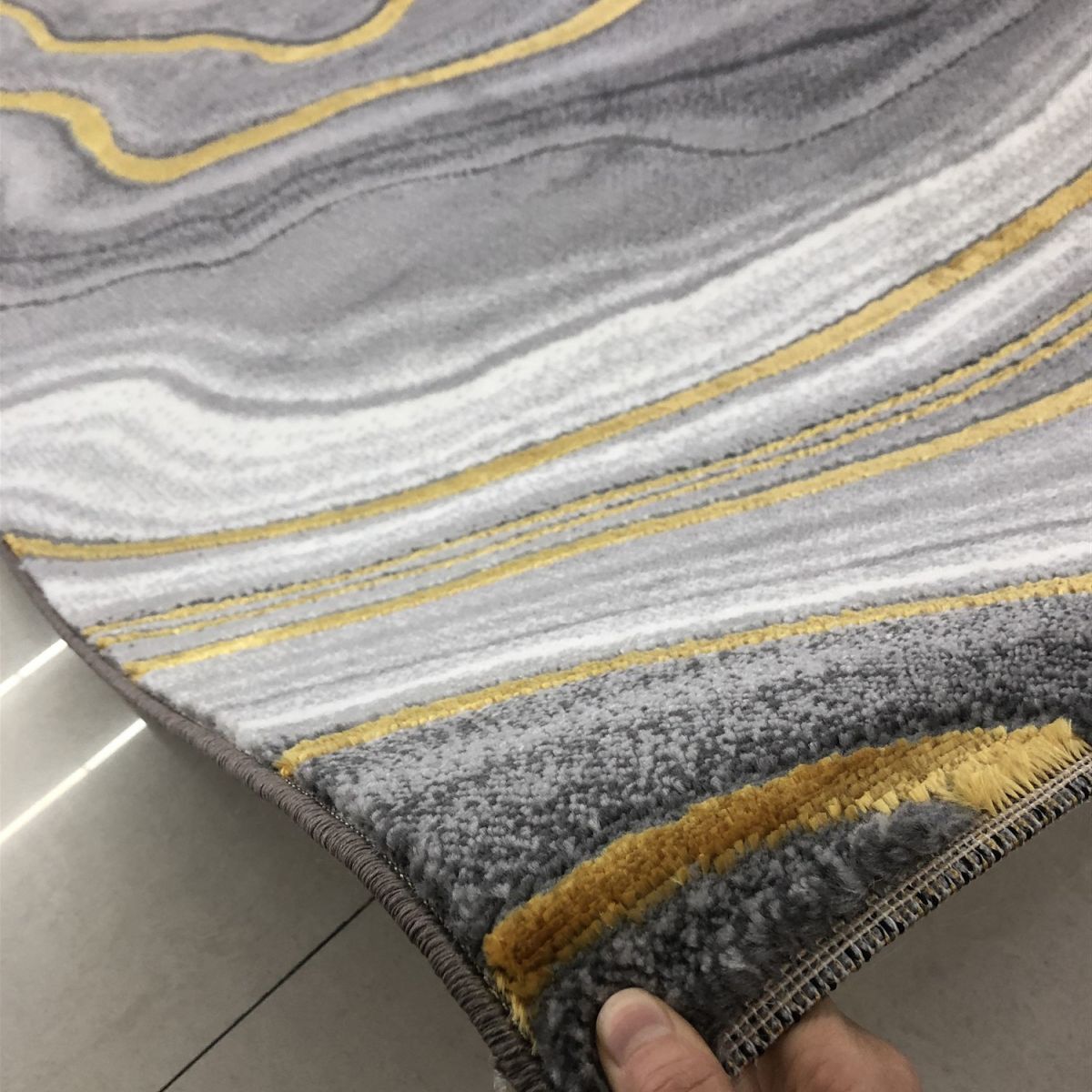 White Tone Modern Indoor Rug Polyester Gradient Rendering Carpet Easy Care Rug for Home Decoration