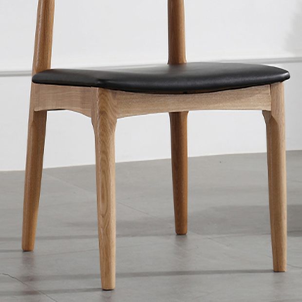 Silla lateral escandinava con respaldo abierto Silla de comedor tapizada con acabado mate