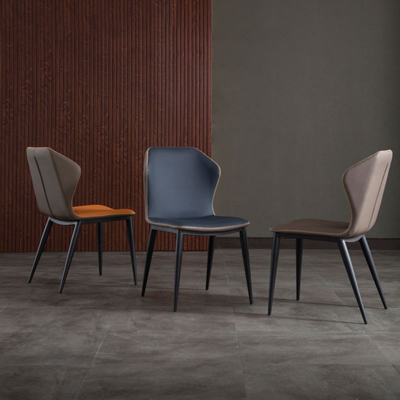 Inicio Sillas de comedor sin brazos Sillas laterales tapizadas con patas de metal (juego de 2)