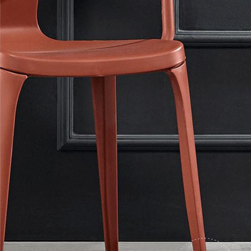 Chaise de bras à la maison contemporaine dos en plastique en plastique empilable chaise de salle à manger empilable