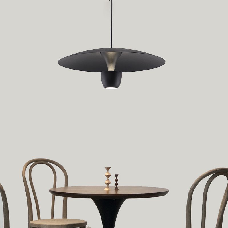 Nordic Flying Soucoucer Éclairage pendentif en métal LED Hanging Light