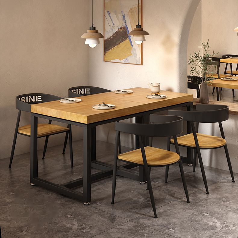Mesa de comedor de madera maciza de estilo industrial Mesa cuadrada marrón con base de metal para comedor